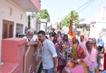 वार्ड 24 में भाजपा प्रत्याशी गजेंद्र सिंह का तूफानी जनसंपर्क