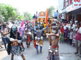 रंग-गुलाल और ढोल-नगाड़ों के बीच गणपति बप्पा को दी भावभीनी विदाई