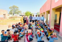 रोटरी क्लब हनुमानगढ़ विज़न ने विद्यार्थियों को वितरित की स्टेशनरी