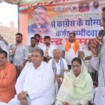नगर परिषद चुनाव: वार्ड नंबर 34 में कांग्रेस का शक्ति प्रदर्शन, प्रत्याशी विजेंद्र साई को लड्डुओं से तौला