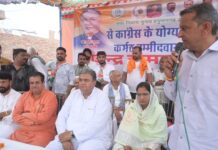 नगर परिषद चुनाव: वार्ड नंबर 34 में कांग्रेस का शक्ति प्रदर्शन, प्रत्याशी विजेंद्र साई को लड्डुओं से तौला