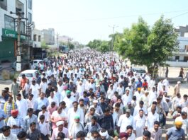 गणेशराज समर्थकों का छापेमारी के विरोध में जोरदार प्रदर्शन, थाने का किया घेराव