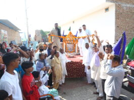 पीरखाना से निकाली भव्य शोभायात्रा, 24 को सजेंगे दीवान