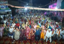 शिवानी मीणा व प्रियंका भाकर की जीत के लिए महिलाओं ने किया भजन-कीर्तन