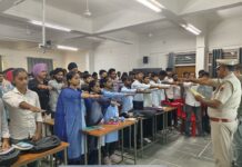 सड़क सुरक्षा-जीवन रक्षा अभियान के तहत विद्यार्थियों को यातायात नियमों की दी जानकारी