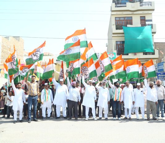 कांग्रेस के रोड शो में दिखा उत्साह, अंतिम दिन किया जोरदार जनसंपर्क