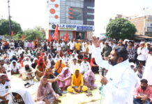 राजनीतिक दबाव में दर्ज मुकदमों की निष्पक्ष जांच और वापसी की मांग को लेकर माकपा का धरना-प्रदर्शन*