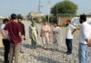चक ज्वाला सिंह वाला रोड के निर्माण कार्य का सभापति मंजू रणवा ने किया निरीक्षण