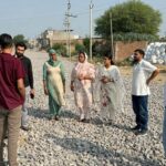 चक ज्वाला सिंह वाला रोड के निर्माण कार्य का सभापति मंजू रणवा ने किया निरीक्षण