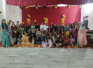 सरस्वती कन्या महाविद्यालय में बीए सेमेस्टर-6 की छात्राओं को दी भावभीनी विदाई
