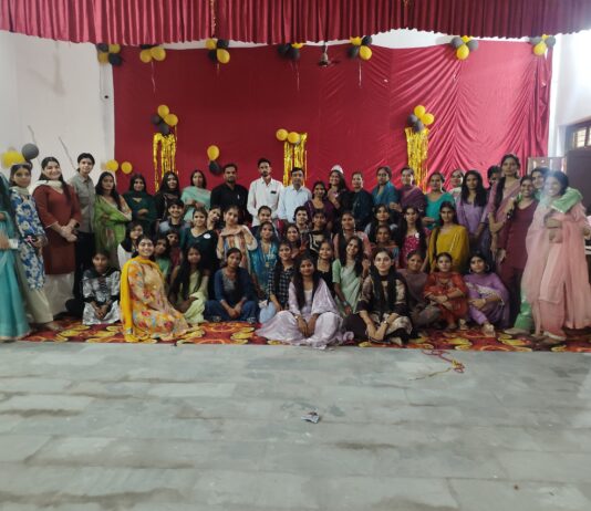 सरस्वती कन्या महाविद्यालय में बीए सेमेस्टर-6 की छात्राओं को दी भावभीनी विदाई