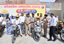रोटरी क्लब हनुमानगढ़ विजन व अरोमा पीओपी ने 57 दुपहिया वाहन चालकों को बांटे हेलमेट