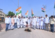 भाजपा प्रदेशाध्यक्ष मदन राठौड़ की कथित टिप्पणी के विरोध में कांग्रेस ने फूंका पुतला