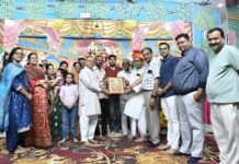 श्रीराम की बारात बैंड-बाजों के साथ निकली, दादरी परिवार ने पुष्पवर्षा से किया भव्य स्वागत