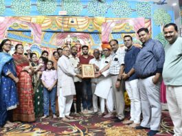 श्रीराम की बारात बैंड-बाजों के साथ निकली, दादरी परिवार ने पुष्पवर्षा से किया भव्य स्वागत