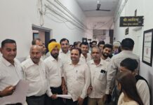 एफआईआर 462/2026 में पूर्व आईओ गुरदेव सिंह के निलंबन की मांग, एसपी को सौंपा ज्ञापन