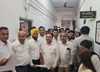 एफआईआर 462/2026 में पूर्व आईओ गुरदेव सिंह के निलंबन की मांग, एसपी को सौंपा ज्ञापन