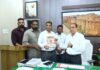 विशाल कुश्ती दंगल के पोस्टर का अतिरिक्त जिला कलक्टर ने किया विमोचन