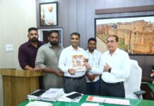 विशाल कुश्ती दंगल के पोस्टर का अतिरिक्त जिला कलक्टर ने किया विमोचन