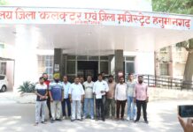 मुख्य बाजार व रिहायशी क्षेत्र में पटाखों की बिक्री पर रोक की मांग