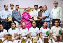 राष्ट्रीय समूह गान प्रतियोगिता में एसआरएम स्कूल की टीम रही विजेता