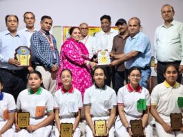 राष्ट्रीय समूह गान प्रतियोगिता में एसआरएम स्कूल की टीम रही विजेता