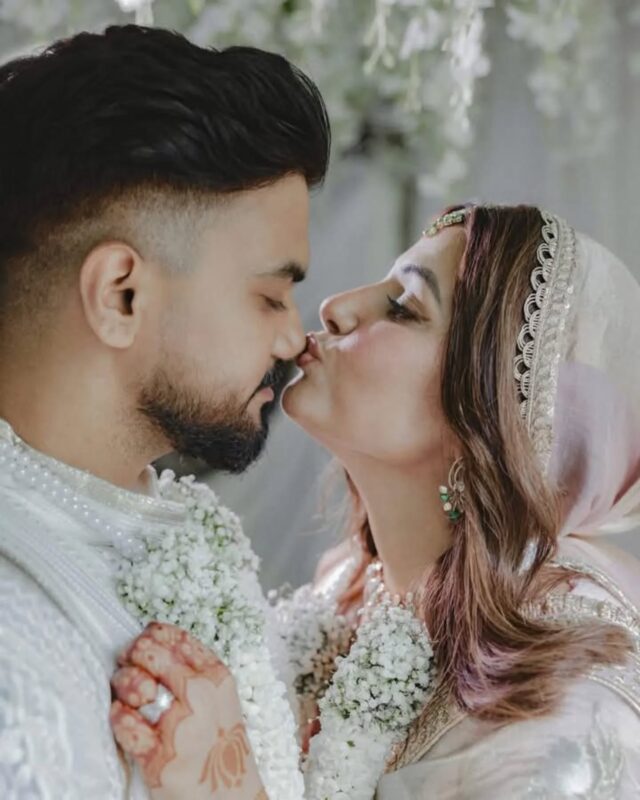 Hina Khan ने बॉयफ्रेंड रॉकी जयसवाल संग रचाई शादी, स्पेशल मैरिज एक्ट के ज़रिए हुई शादी
#hinakhan #marriage #rockyjaiswal